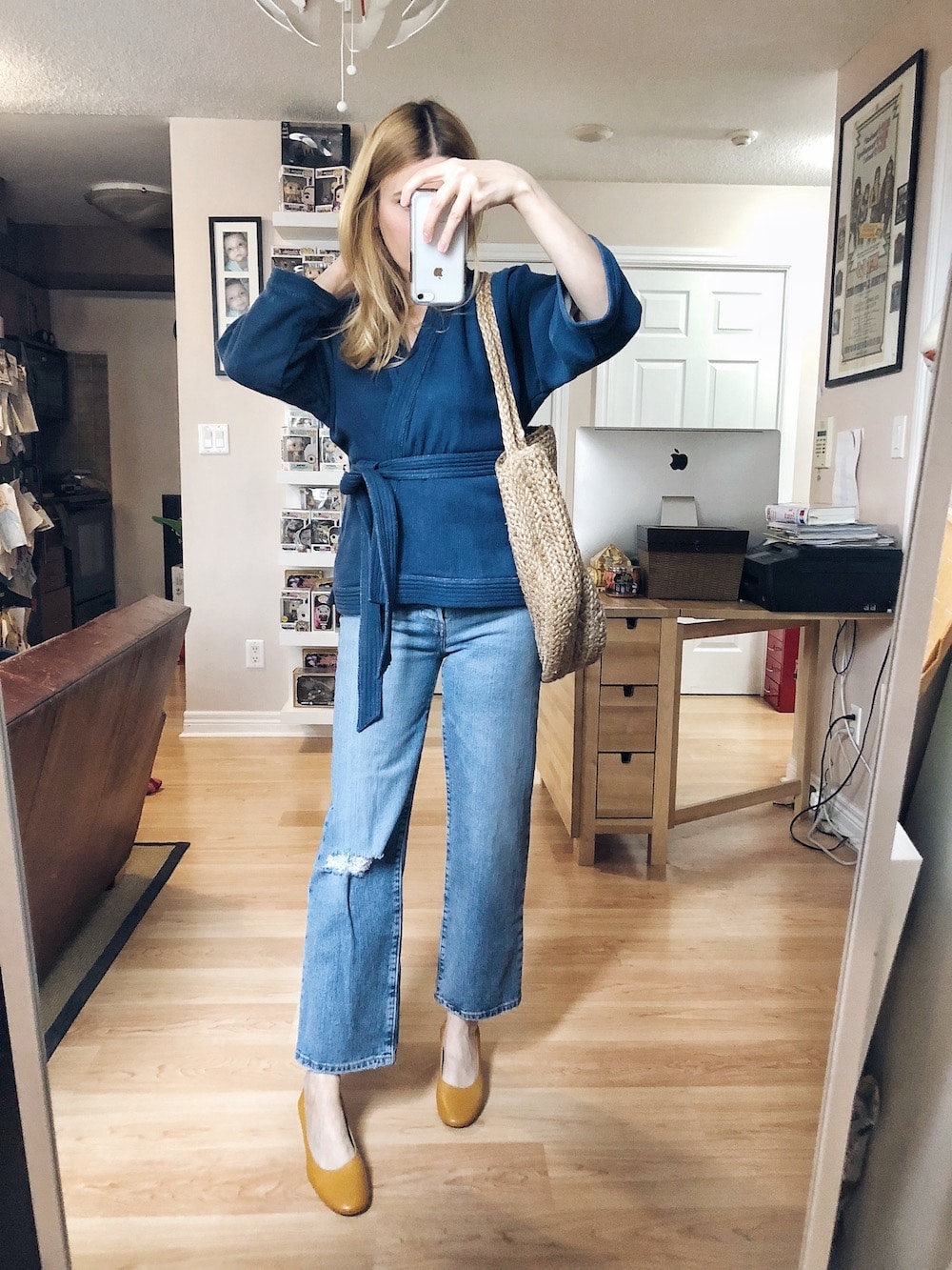 What I wore this week. I am wearing a Madewell kimono jacket top, Levi's Ribcage jeans, A woven bag, and Everlane Day Heels. #livelovesara
