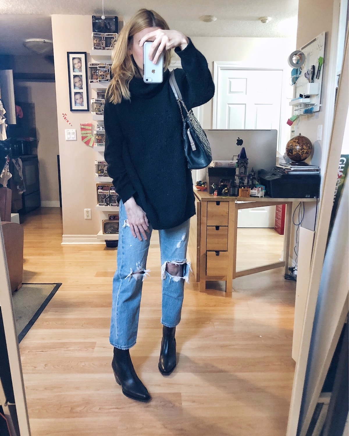 What I Wore this week | Black Turtleneck Sweater | Levis 501 Straight | Everlane Boots | Chanel bag | livelovesara