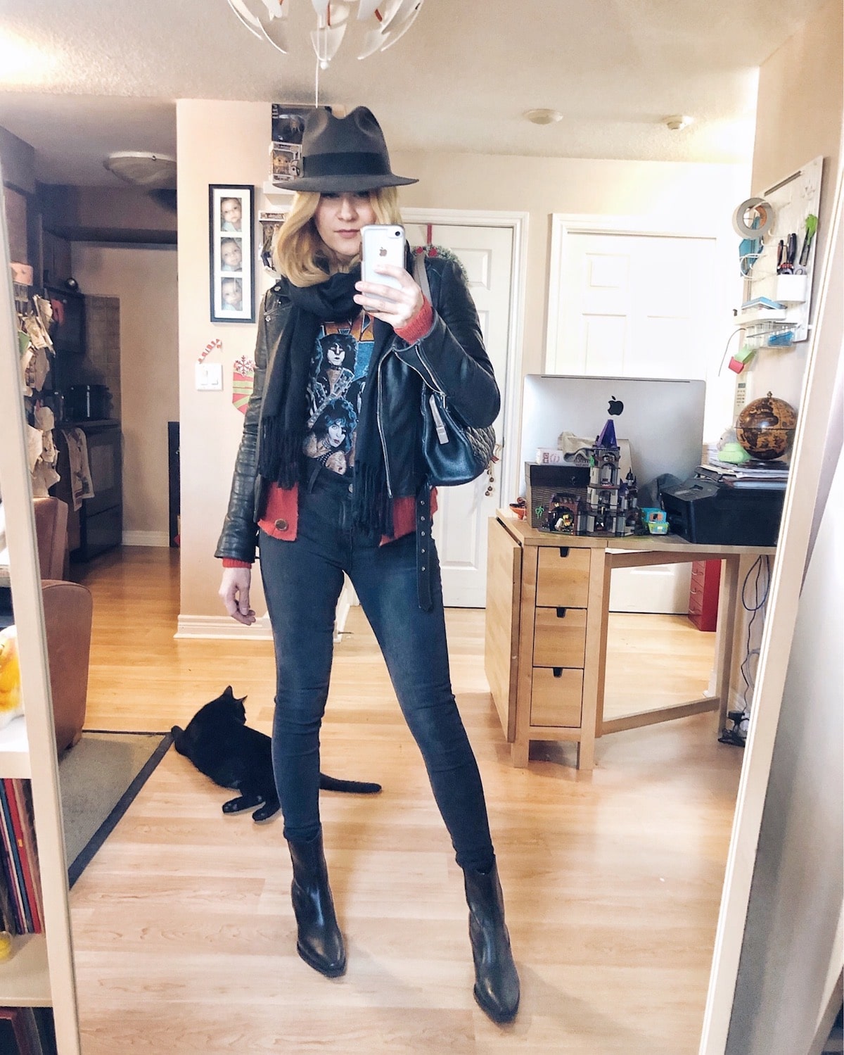 What I Wore this week | Vintage T-shirt | Everlane Cardigan | Mott and Bow Skinny Jeans | Everlane Boots | Leather Jacket | Vintage Fedora | Scarf | Chanel bag | livelovesara