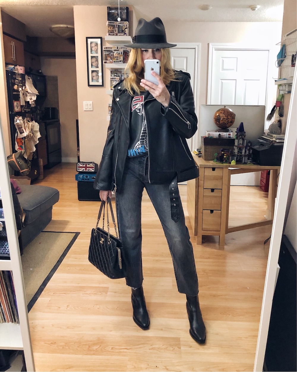 What I Wore this week | Anine Bing Sweatshirt | Black Levi's | Oversized Boyfriend Leather Jacket | Everlane Boots | Vintage Fedora | Chanel bag | livelovesara