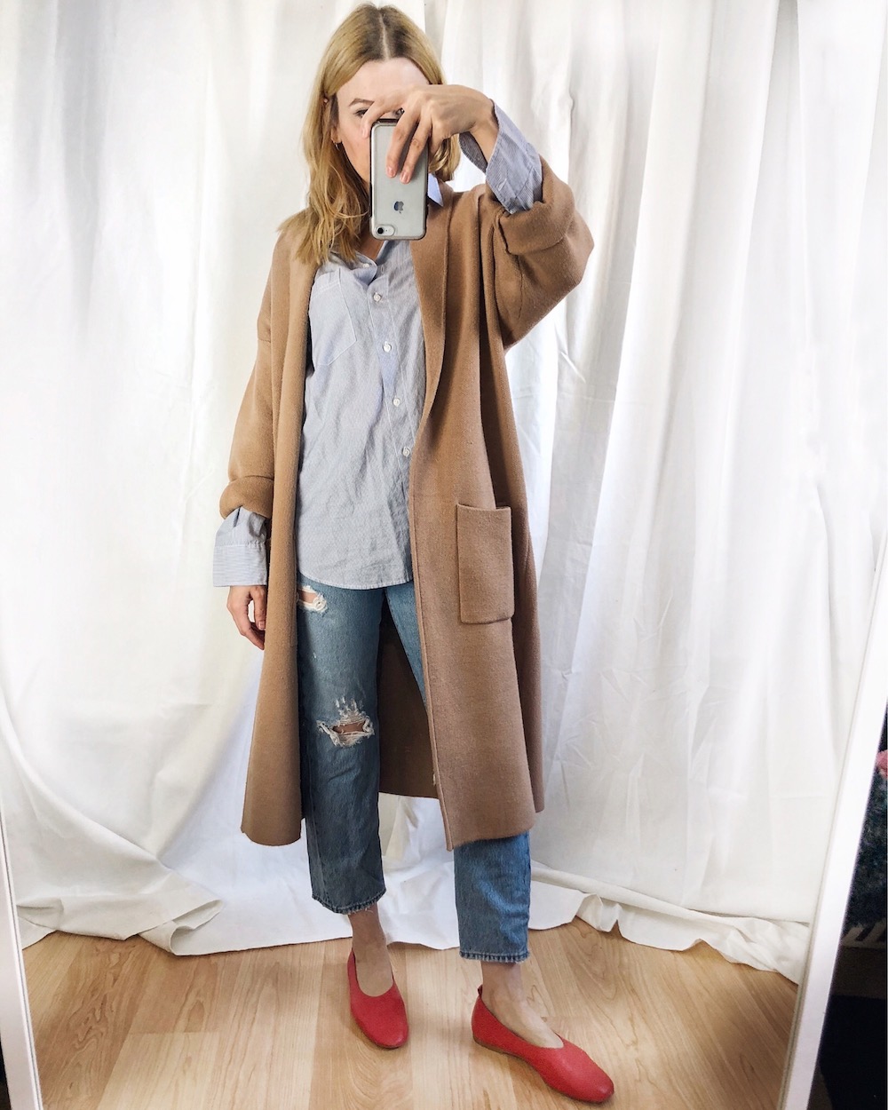 What I Wore this week | Blue Blouse | Levis | Long Cardigan I Red Everlane Day Glove Flats | livelovesara