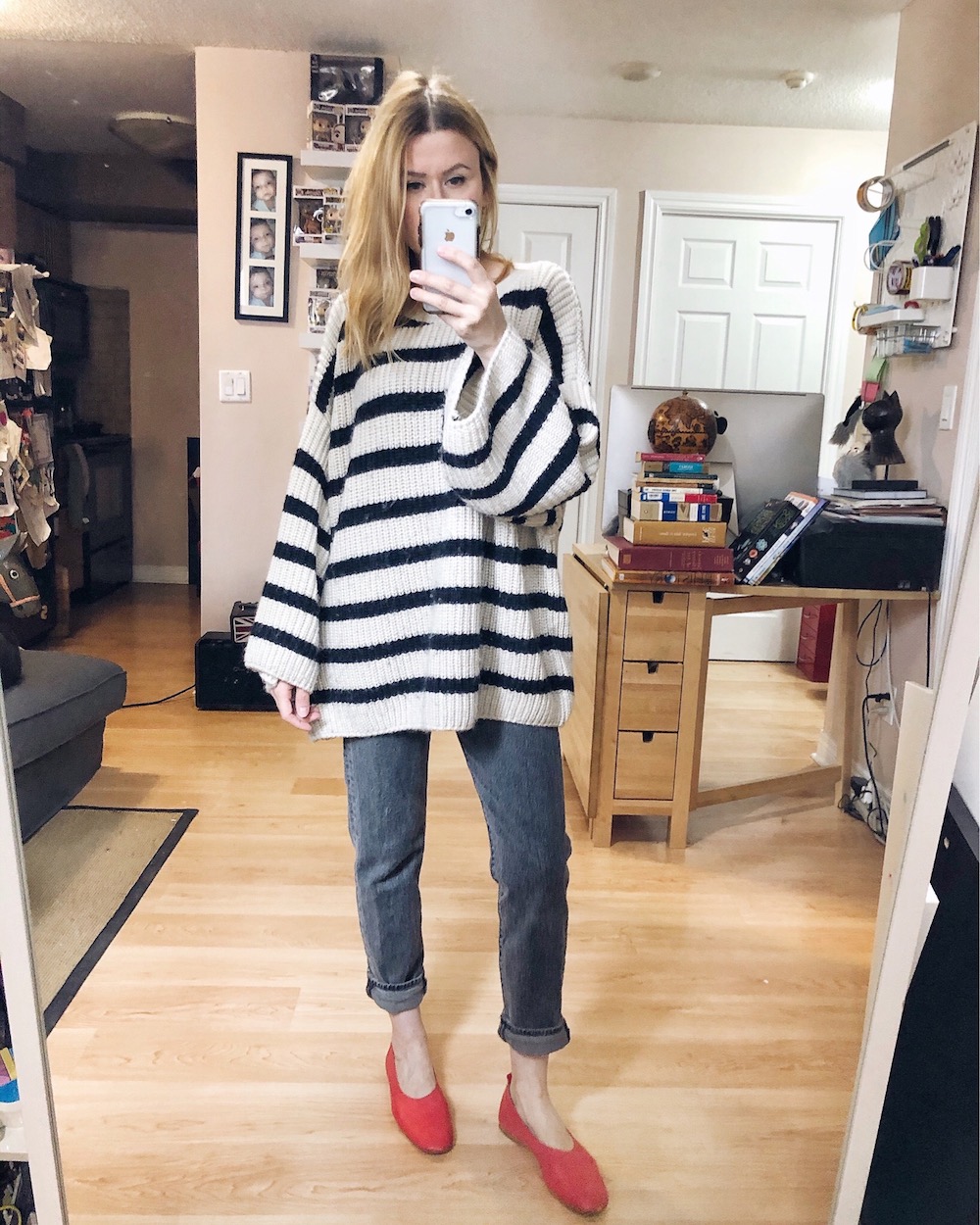 What I Wore this week | Oversized Striped sweater | Black Levis | Red Everlane Day Glove Flats | livelovesara