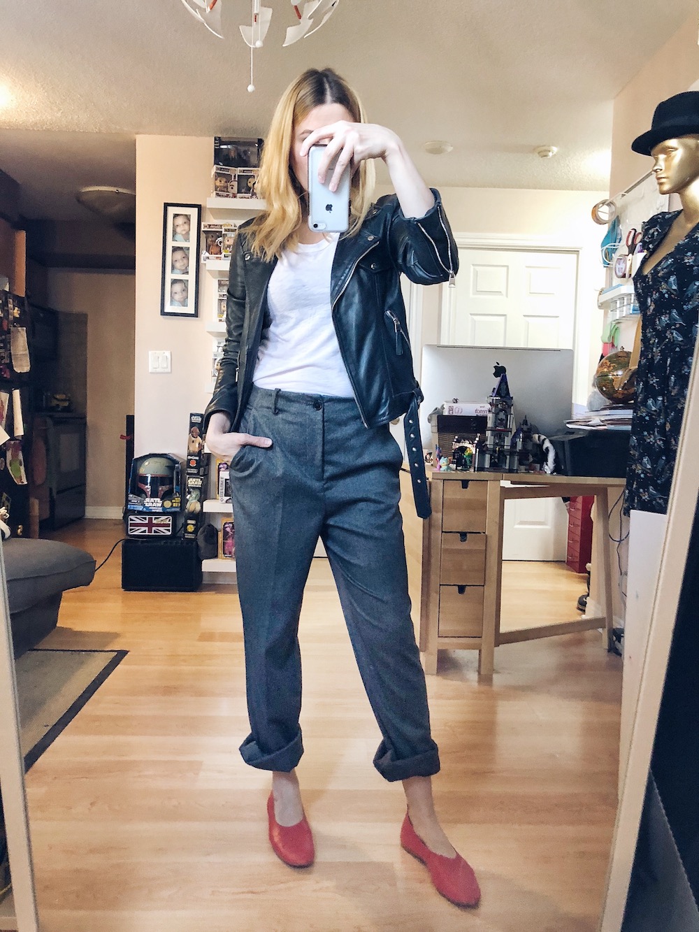 What I Wore this week | White T-shirt | Black Leather Jacket | Grey Slouchy Trousers | Red Everlane Day Flats | livelovesara