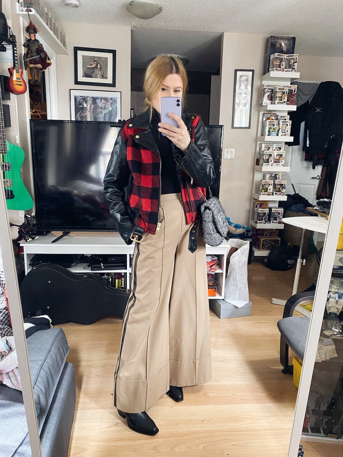 What I Wore this week | Everlane Turtleneck Bodysuit | Palones Wide Leg Trousers | Vintage Leather Jacket | Everlane Boots | Zara Bag | livelovesara