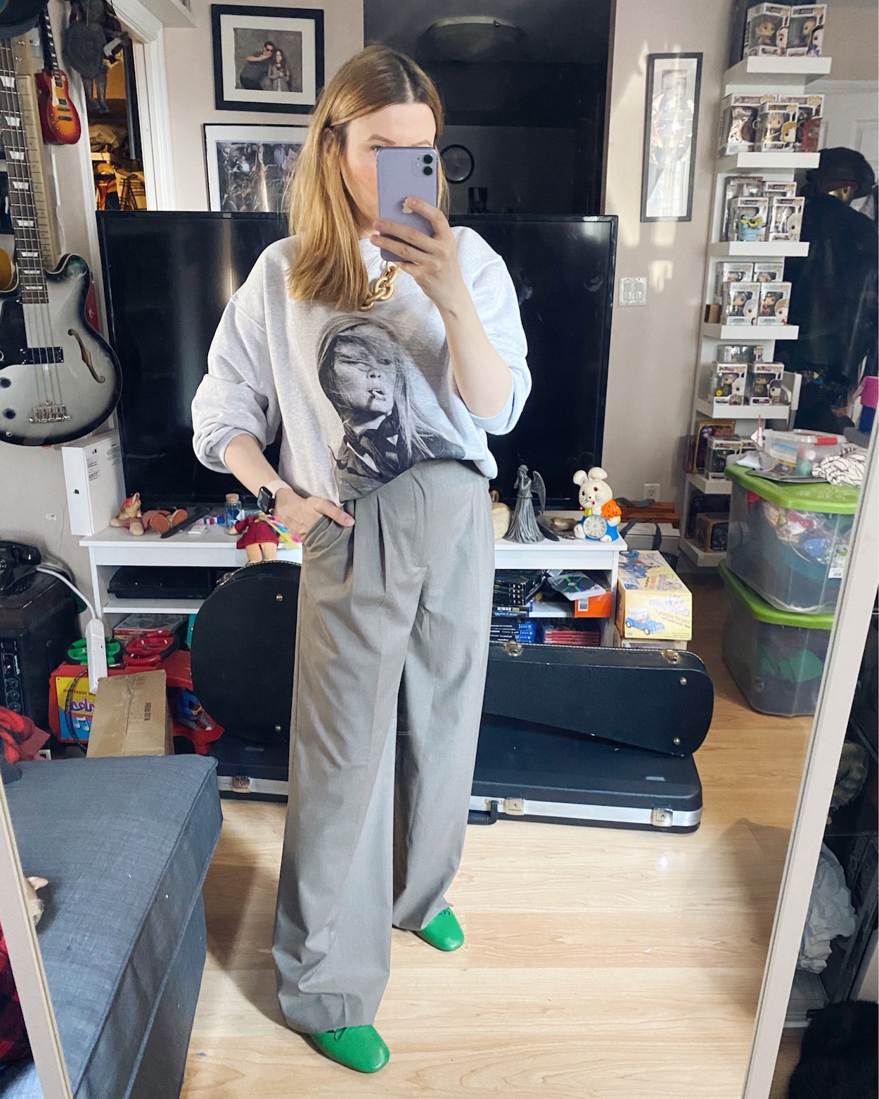 I am wearing an ANine Bing Sweatshirt, dad pants, and green flats