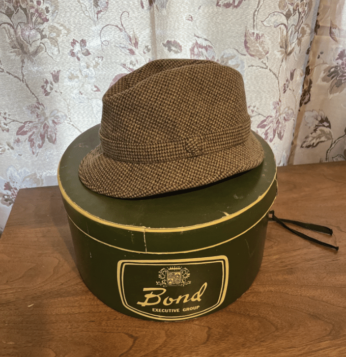 vintage burberry hat with hat box