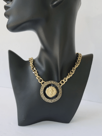 80’s ANNE KLEIN BOLD GOLD LION MEDALLION PENDANT ON CHUNKY GOLD CHAIN NECKLACE